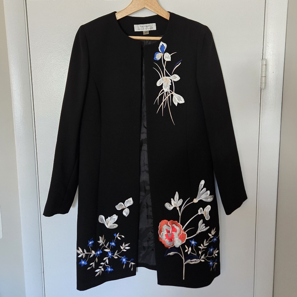 Tahari Embroidered Black Long Open  Suit Coat Size 4